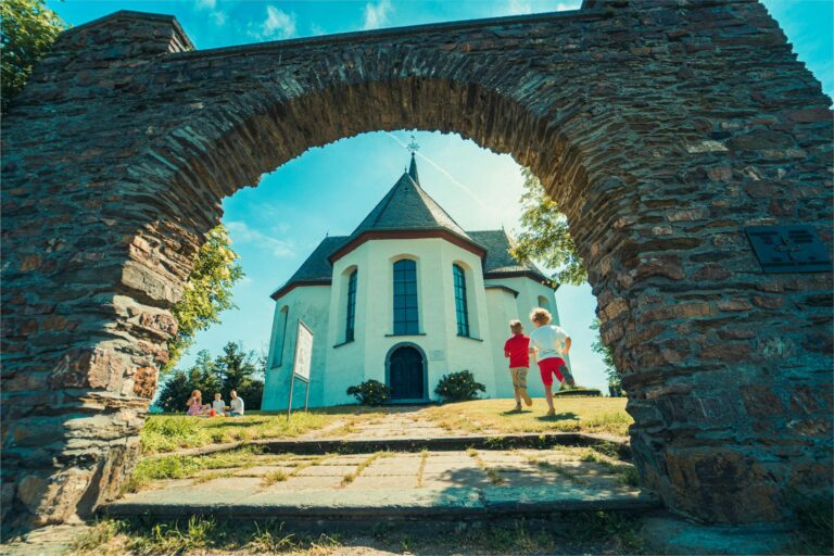 Blick auf die neue mit Gold gepflasterte Straße in Dubai Goldmarkt