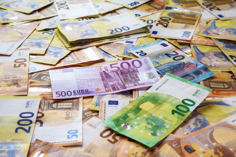 Goldbarren und Münzen als Schutz vor Inflation und Wertverlust bei Geldanlagen