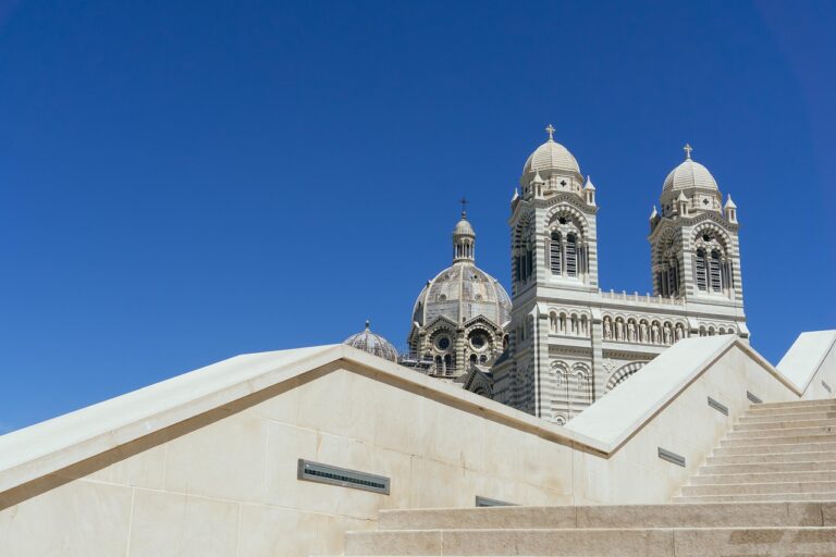 Historische Goldpreis Entwicklung von Goldstandards bis zu modernen Marktverläufen