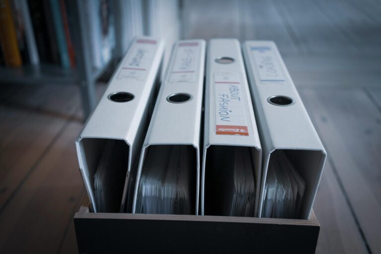 Growbox Set mit LED-Beleuchtung und Belüftung für einfachen Indoor-Anbau