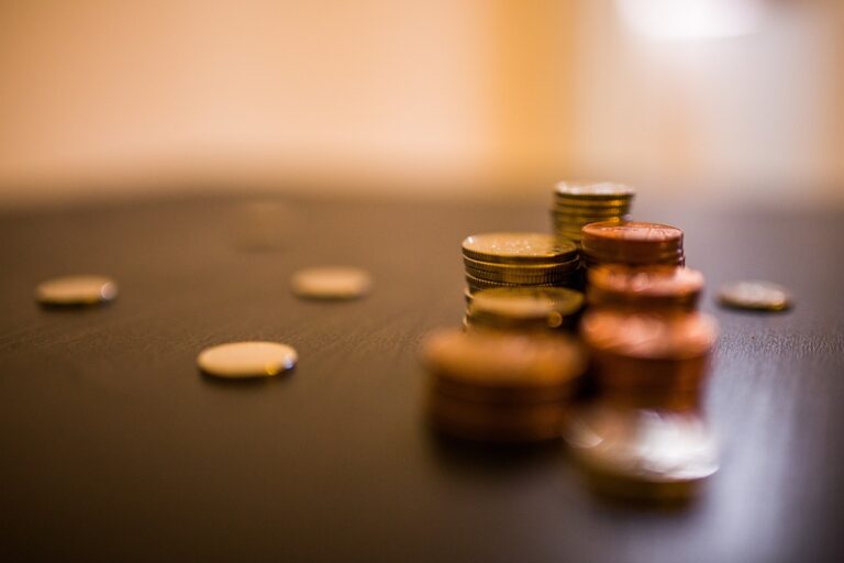 Silber Aktien Kursentwicklung mit Grafiken und investierenden Anlegern im Fokus