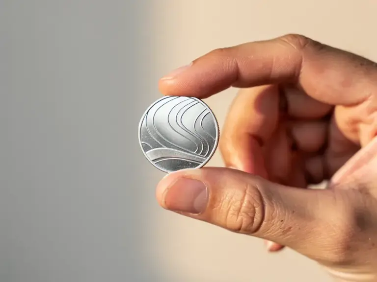 Beitragsbild zum Thema Silber investieren sinnvoll: Chancen und Risiken im Blick behalten